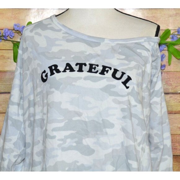 Torrid Women's Silver Camouflage Off Shoulder Sweatshirt Plus Size 2 2X Grateful - Picture 2 of 10